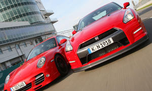 Porsche 911 Turbo und Nissan GT-R im Test auf dem Nürburgring