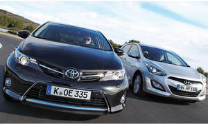 Vergleich Kompaktklasse Toyota Auris 2.0 D-4D Hyundai i30 blue 1.6 CRDi