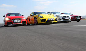 Vier Sportcoupés im Vergleich: Neuer Porsche Cayman S gegen Audi TT RS plus, Hyundai Genesis und Mercedes SLK 350