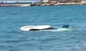 Nissan GT-R im Meer versenkt