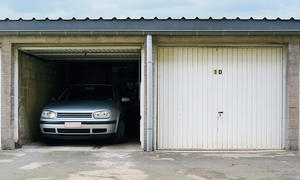 Auto in Garage