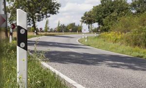 Über Straßenmitte fahren