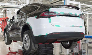 Daimler ramponiert Tesla Model X