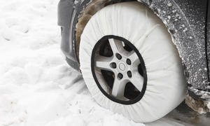 Textil-Schneeketten sind im Winter eine Alternative zu herkömmlichen Schneeketten.