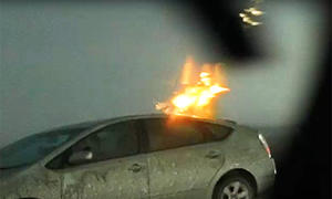 Blitz zerstört Toyota Prius