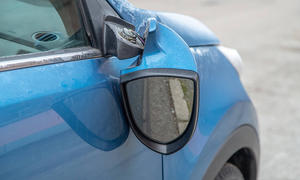 Wenn ein Auto mutwillig zerstört oder beschädigt wurde, deckt eine Vollkaskoversicherung in der Regel alle Schäden ab. 