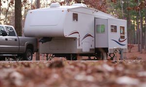 Im Herbst und Winter kann es beim Camping kalt werden. Daher ist es wichtig, den Wohnwagen immer schön kuschelig warm zu halten.