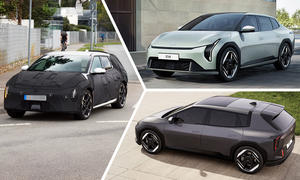 Eine Collage zeigt den Kia EV4 als getarnten GT, Limousine und Hatchback.