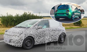 Eine Collage zeigt den Renault Twingo E-Tech Electric (2026) als Erlkönig und ungetarnter Prototyp.