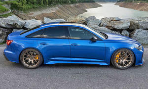 Die Audi RS 6 Limo von Ado X Performance statisch von der Seite.