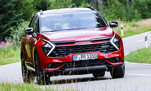 Kia Sportage 1.6 T-GDI 48V AWD; fahrend, schräg vorne
