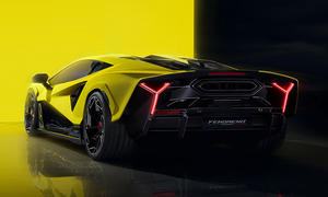 Der Lamborghini Fenomeno (2025) statisch von schräg hinten fotografiert.