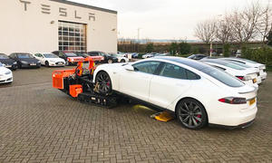 Multitract Eastract verlädt Tesla