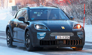 Porsche Cayenne Electric (2025): Erlkönig, Elektroauto, SUV, Frontansicht, Winter, verschneit