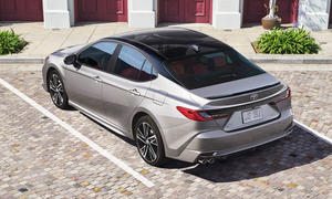 Toyota Camry Facelift (2024)