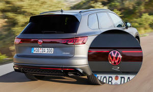 Leuchtendes VW-Logo am VW Touareg R Facelift (2023)