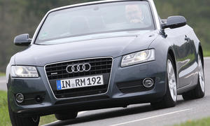 Der Preis des Audi A5 Cabrio 3.2 FSI quattro S tronic liegt bei 52.650 Euro