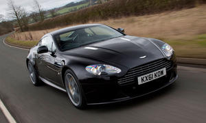 Aston Martin V8 Vantage Hitduo