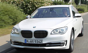 Bilder BMW 750d xDrive 2012 Einzeltest Leistung