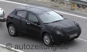 Erlkönig Alfa Romeo CXover Kompakt-SUV Allrad Fahraufnahme Front