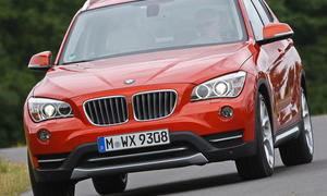 BMW X1 xDrive 20d SUV-Vergleich 2012 Technik Fahraufnahme Front