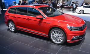 VW Passat Variant R-Line 2014 B8 Mittelklasse-Kombi Bilder Live Pariser Autosalon