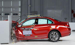Mercedes C-Klasse: IIHS Crashtest