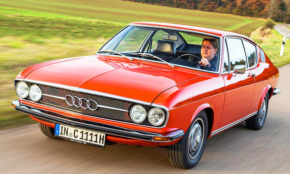 Audi 100 Coupé S - Frank Ratering Das Audi 100 Coupé S fahrend von vorne