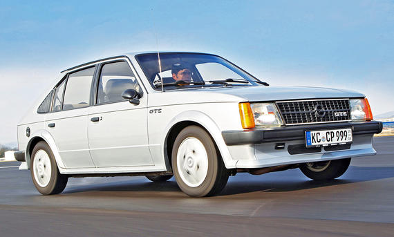 Opel Kadett GTE - Daniela Loof Der Opel Kadett GTE fahrend von vorne