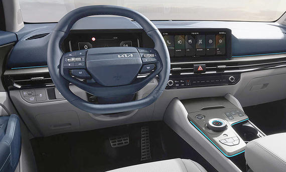 Das Cockpit des Kia Sportage Facelift (2025), vom Fahrersitz aus fotografiert