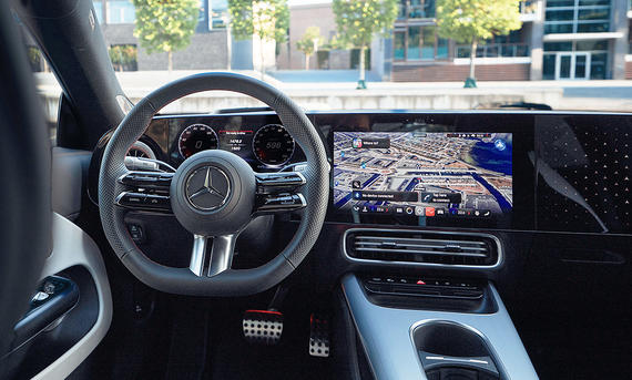 Das Cockpit des Mercedes CLA EQ (2025).