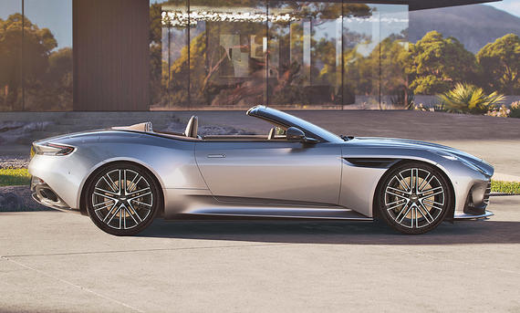 Aston Martin DB12 Volante (2023)