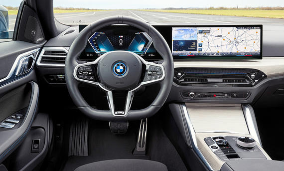 BMW i4 Facelift (2024) - BMW Das Cockpit des BMW i4 Facelift (2024).
