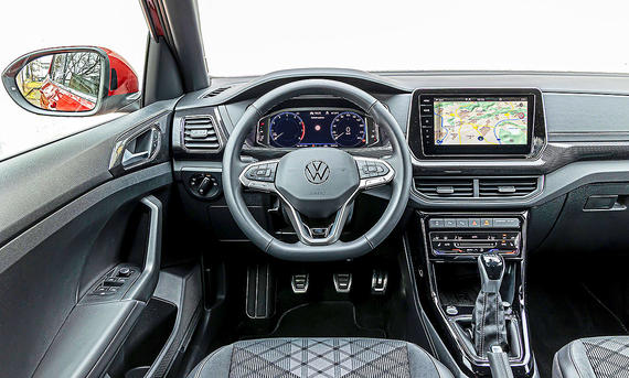 VW T-Cross - Frank Ratering Blick auf die Armaturen im Innenraum des VW T-Cross.