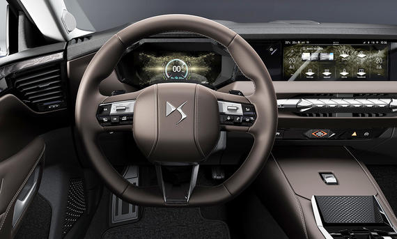 DS N°4 (2025) - DS Cockpit des DS N°4 (2025), fotografiert vom Fahrersitz aus.