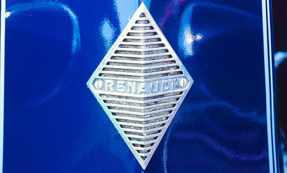 Renault Markenlogo - Renault Blick auf das alte Renault Markenlogo.