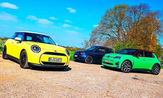 Mini Cooper E/Fiat 500 Elektro/Renault 5 - Daniela Loof Gruppenbild der E-Kleinwagen Mini Cooper E, Fiat 500 Elektro & Renault 5.
