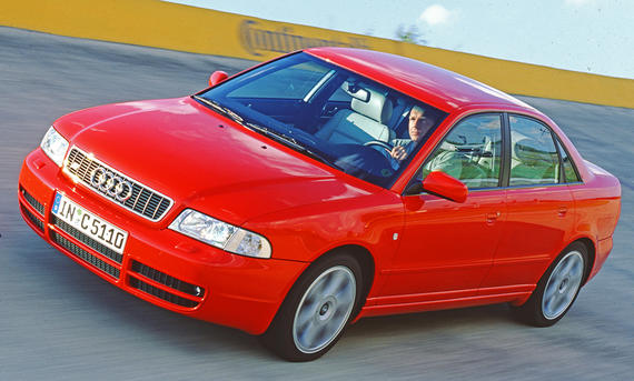Audi S4 - Willy Bister Der Audi S4 fahrend von vorne