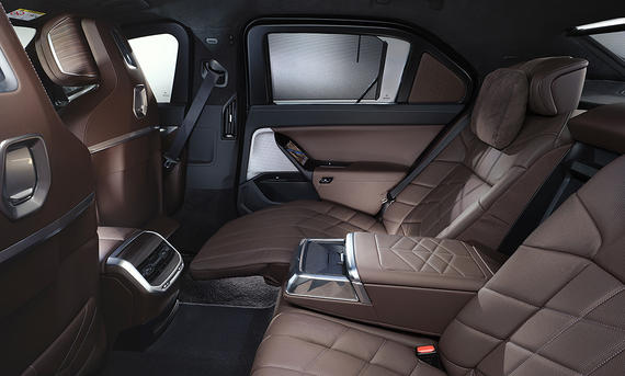 BMW 760i Protection - BMW Die Rücksitze im BMW 760i Protection.