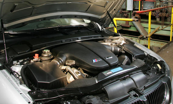 BMW 3er Hartge H50 5.0 - Jochen Faber Man sieht den Motorraum des Hartge H50 5.0.