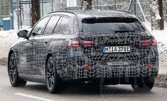 BMW i5 Touring (2024) - CarPix BMW i5 Touring (2024)