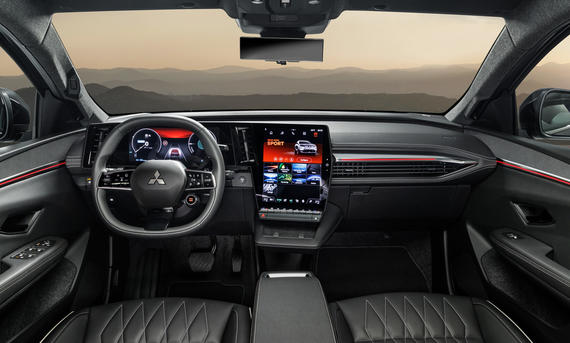 Der Innenraum des Mitsubishi Eclipse Cross (2025) von hinten fotographiert.