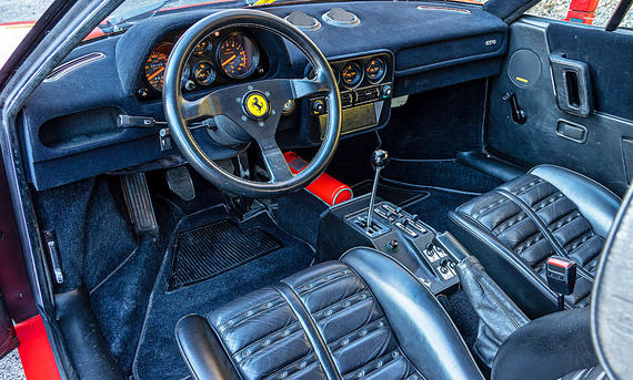 Der Blick ins Cockpit des Ferrari 288 GTO