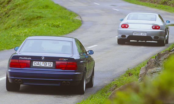 Alpina B12 5.7 Coupé/Ferrari 456 GT - Bernd Ebener Der Alpina B12 5.7 Coupé und Ferrari 456 GT fahrend von schräg hinten fotografiert.