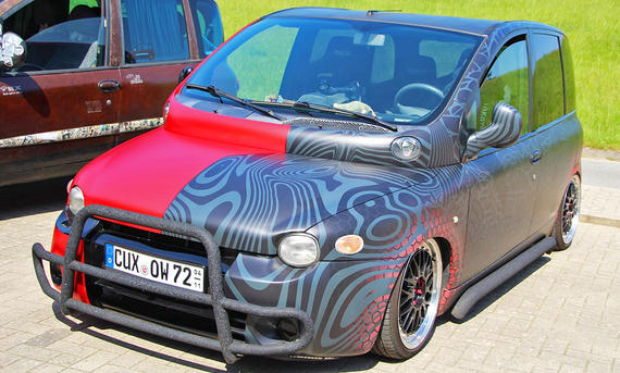 Fiat Multipla "M-ultimate" - Julian Schütte Der Fiat Multipla "M-ultimate" stehend von vorne