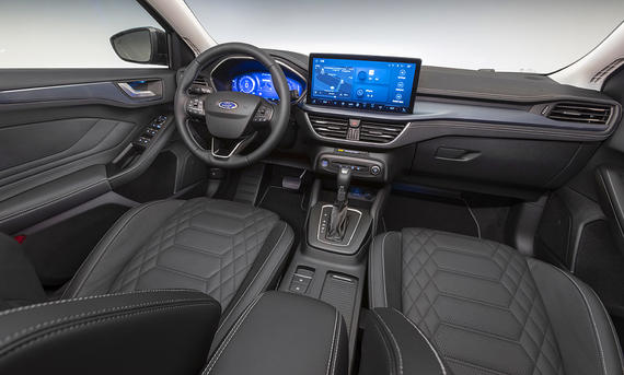Sitze und Armaturenbrett des Ford Focus Facelift (2021).