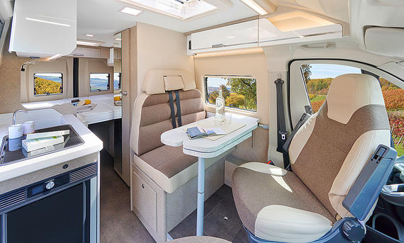 Camping-Reise auf Sardinien im Karmann Davis 600 LS - Karmann Mobil Der Wohnraum des Karmann Davis 600 LS.