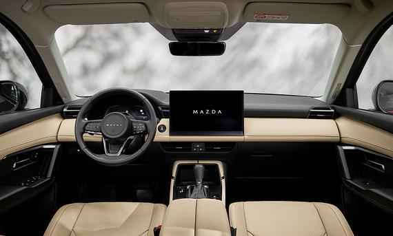 Das Armaturenbrett des Mazda CX-5 (2025).