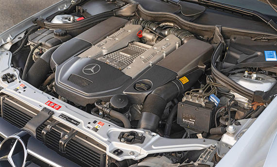 Mercedes CLK DTM Cabrio - RM Sotheby's Der Motor des Mercedes CLK DTM Cabrio