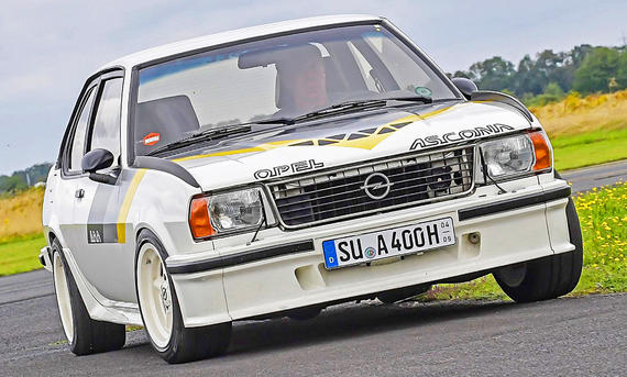Opel Ascona 400 - Zbigniew Mazar Der Opel Ascona 400 fahrend von vorne